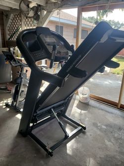 Horizon 7.4 AT treadmill