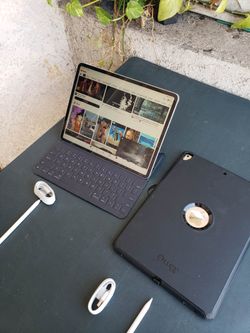 $500! The 4G LTE IPAD PRO 12.9 128GB full Screen 3rd Gen. The 2nd Gen 128GB gold Edition WiFi Only Ipad pro 12.9 $335 firm. $100! Off no pencil
