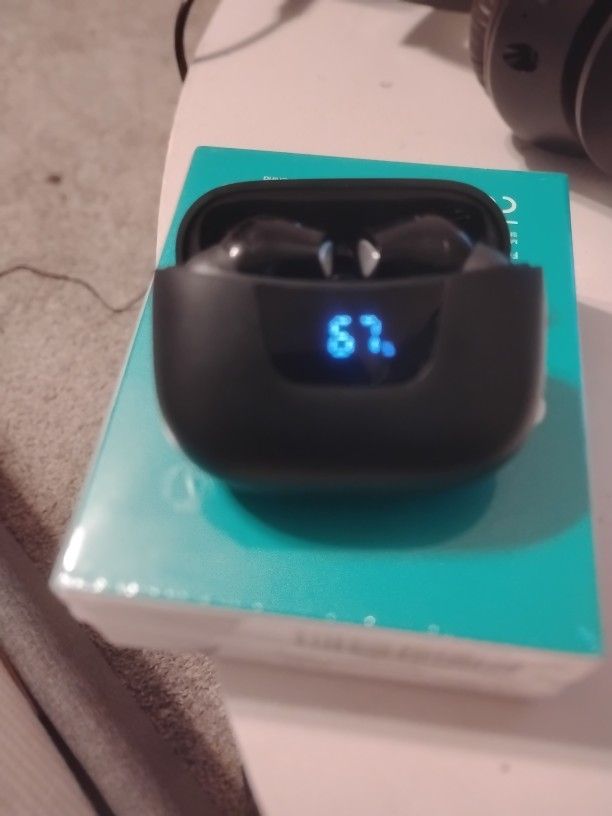 Brand New Black Wireless Earbuds Comes With Charging Cable And Ear Fittings
