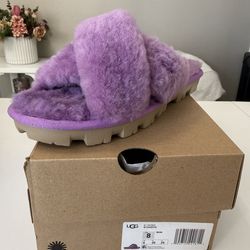 UGG SLIPPERS BRAND NEW SIZE 8