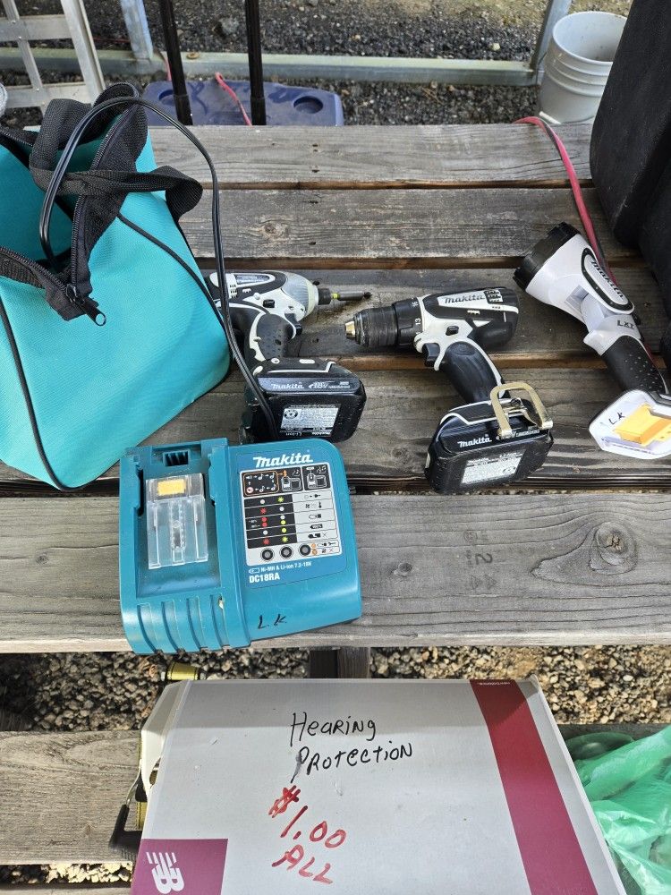 Drill Impact 2 Battery's And Charger 18 Volt