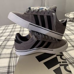 Skate Board Tennis Shoes Men’s Size 10 WMN 11