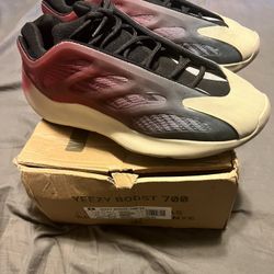 Yeezy 700 V3 ‘Fade Carbon’