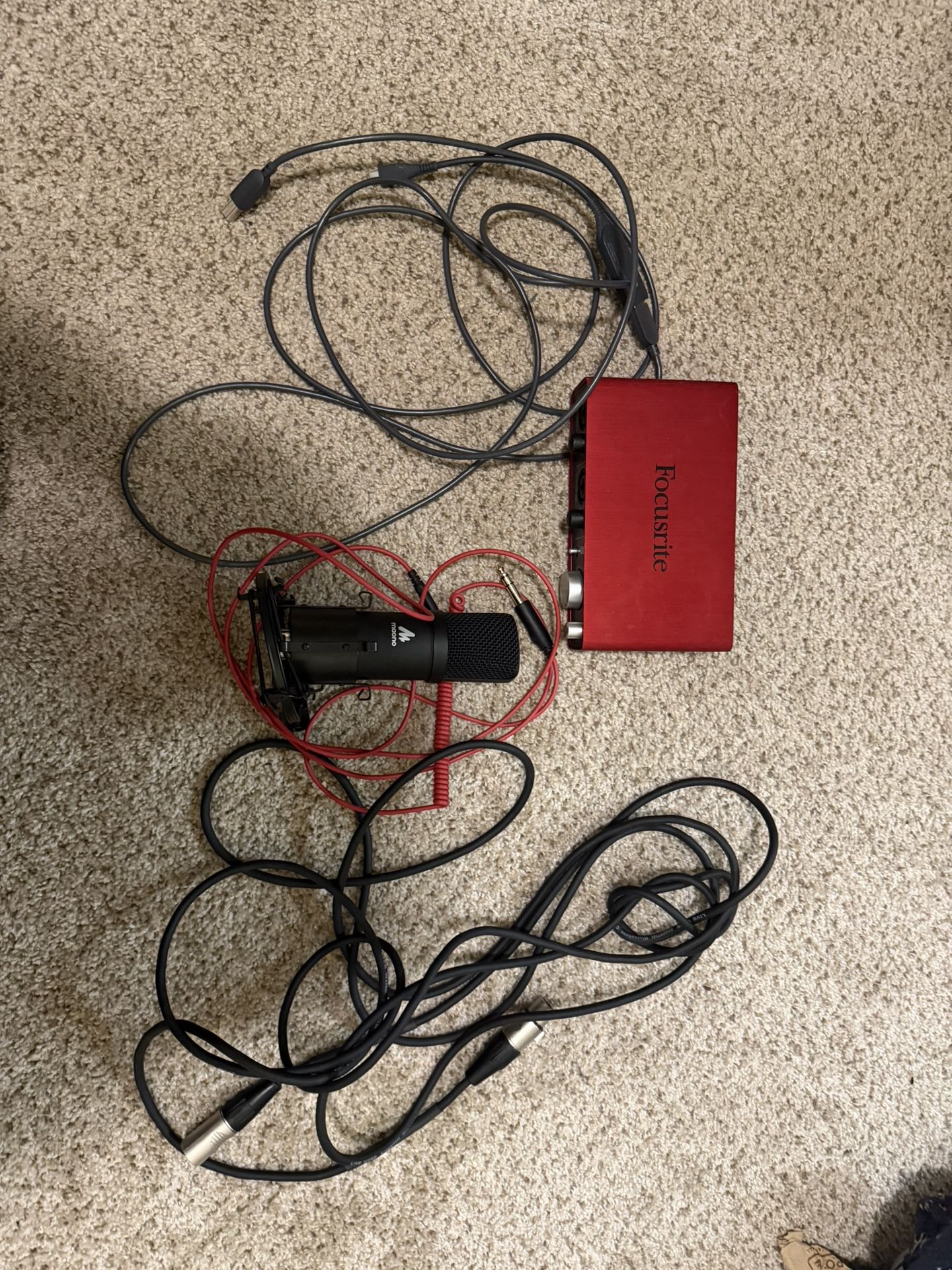 Scarllet Gen 3, with mic and all cables