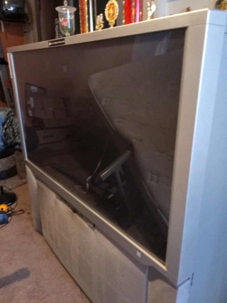 Hitachi 51M200,Silver, 27" TV Monitor