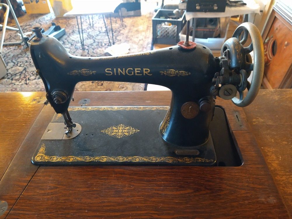 Working 1925 Singer Sewing Machine