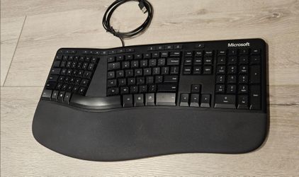 Microsoft Wired Ergonomic USB 2.0 Keyboard (LXM-00001 Model 1878)