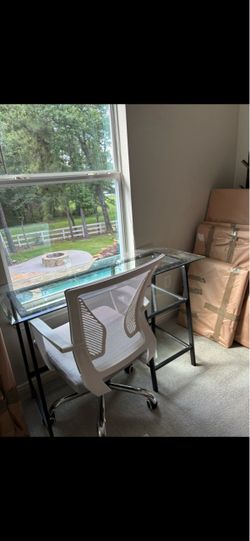 Desk with Glass Top 46inx29inx19in