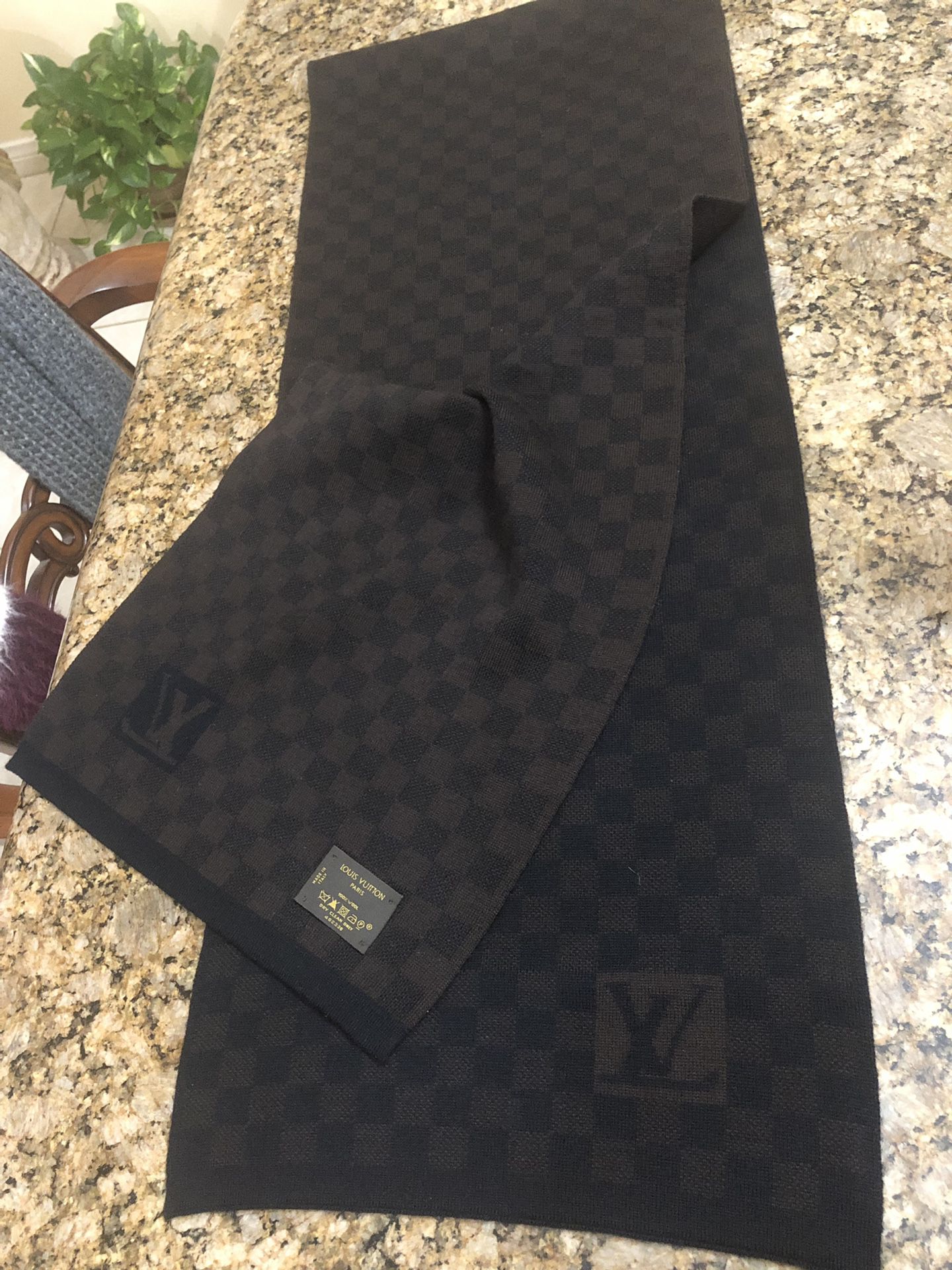 LV Knit Scarf for Sale in Bedford Park, IL - OfferUp