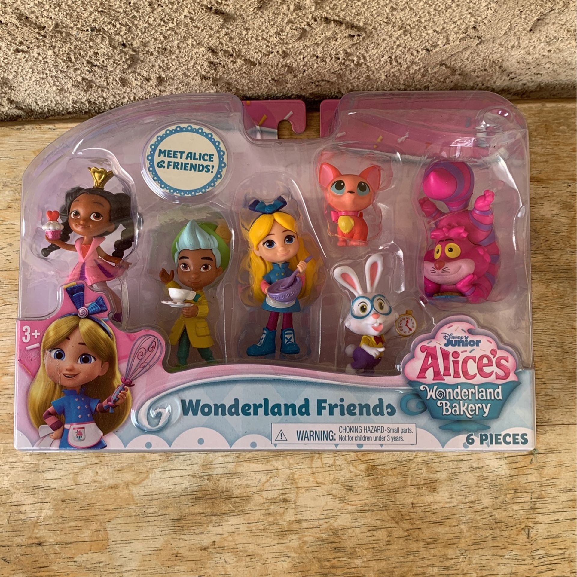 DISNEY JUNIOR ALICE’S WONDERLAND GIFT SET BAKERY /WONDERLAND FRIENDS