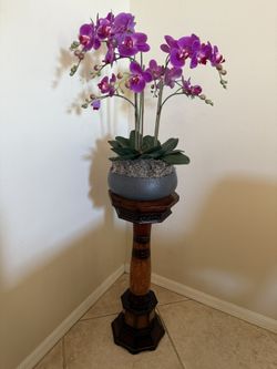 Wooden Pedestal Table