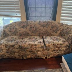 Ethan Allen couch in prestine condition