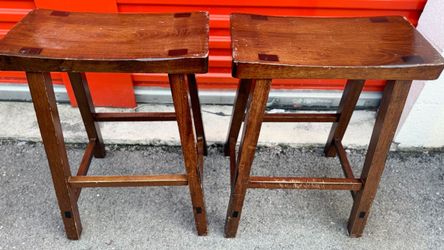 2 bancos de madera usados