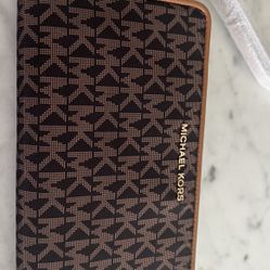 New Michael Kors Wallet 