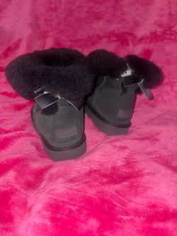 UGG Black Mini Bailey Bow II Fur Lined Boots Size 8 Women’s