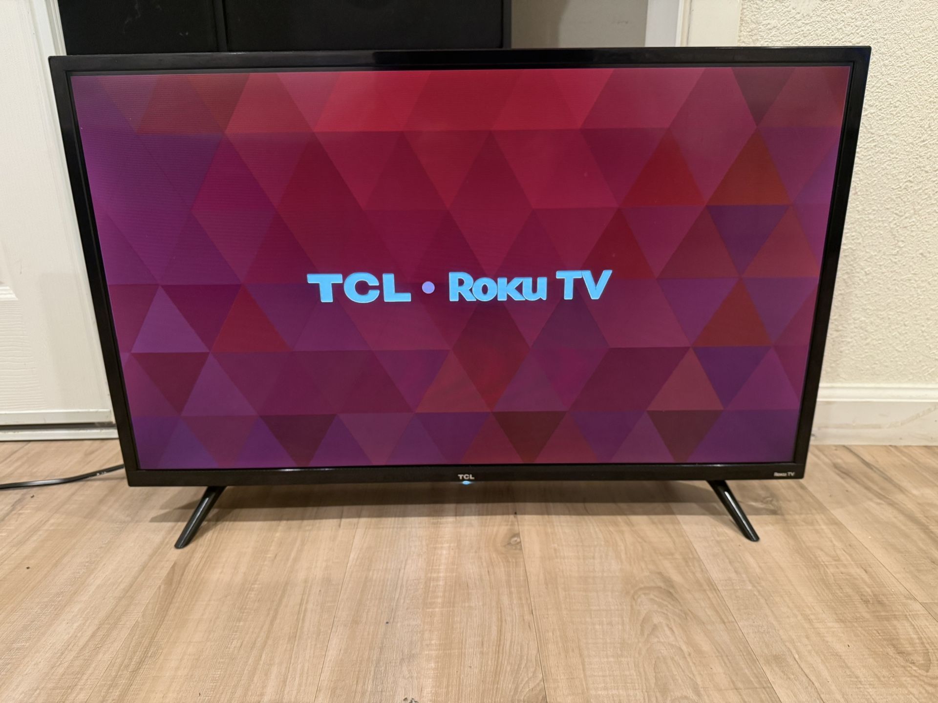 32” TCL ROKU TV