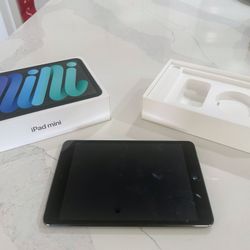 iPad Mini 2 + Charging Cord