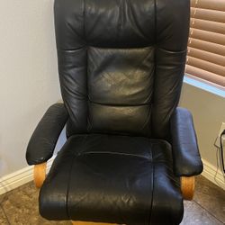 Black Leather Recliner 