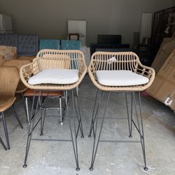 🎊BRAND NEW🎊Light Brown Faux Rattan Outdoor Patio Bar Stool with Beige Cushions (2-Pack)  M