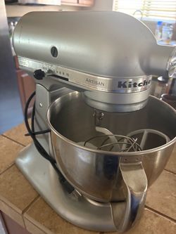Kitchen Aid mixer - Artisan