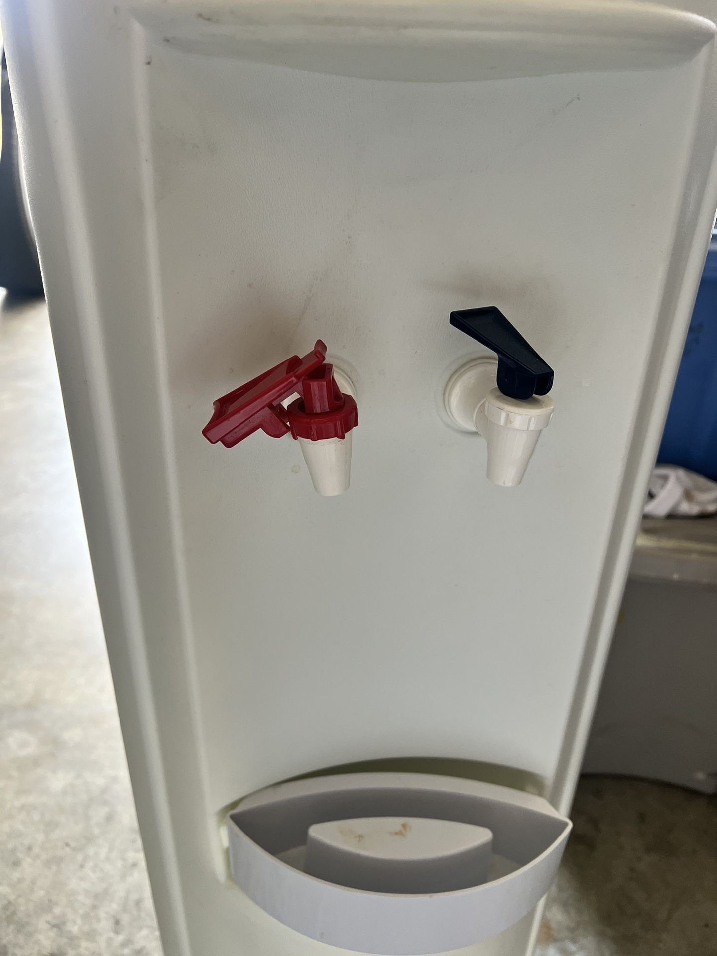Water dispenser 