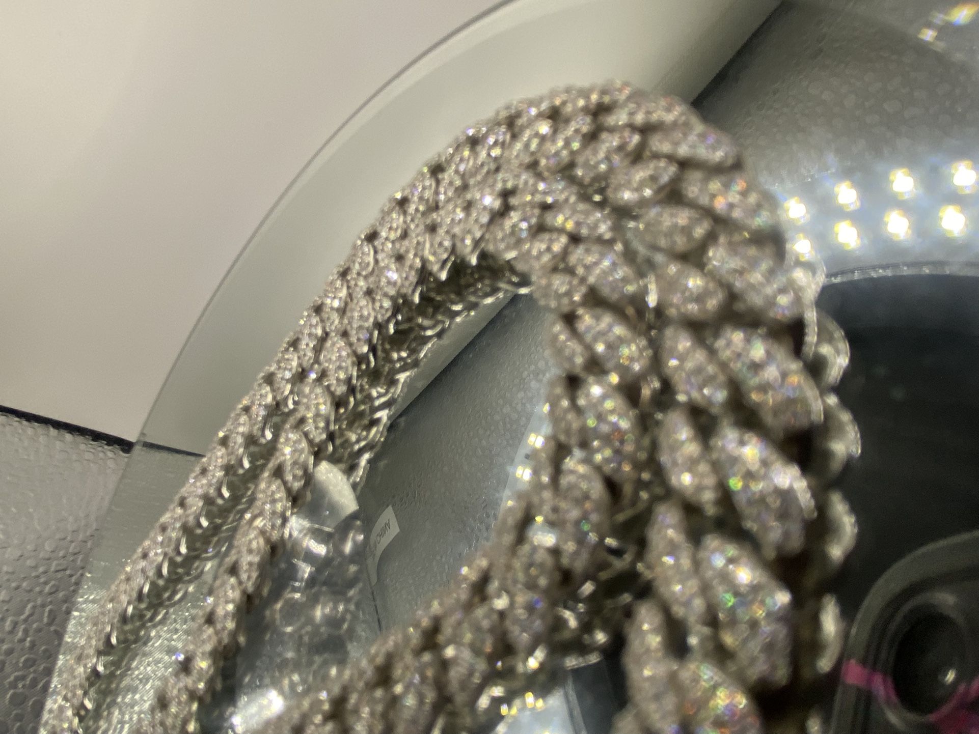 22 Inch White Gold Plated 925 Silver Cuban Link Chain with 9 Carat Weight and Bold 8mm Width