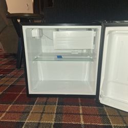 Haier Bar/dorm Mini Fridge