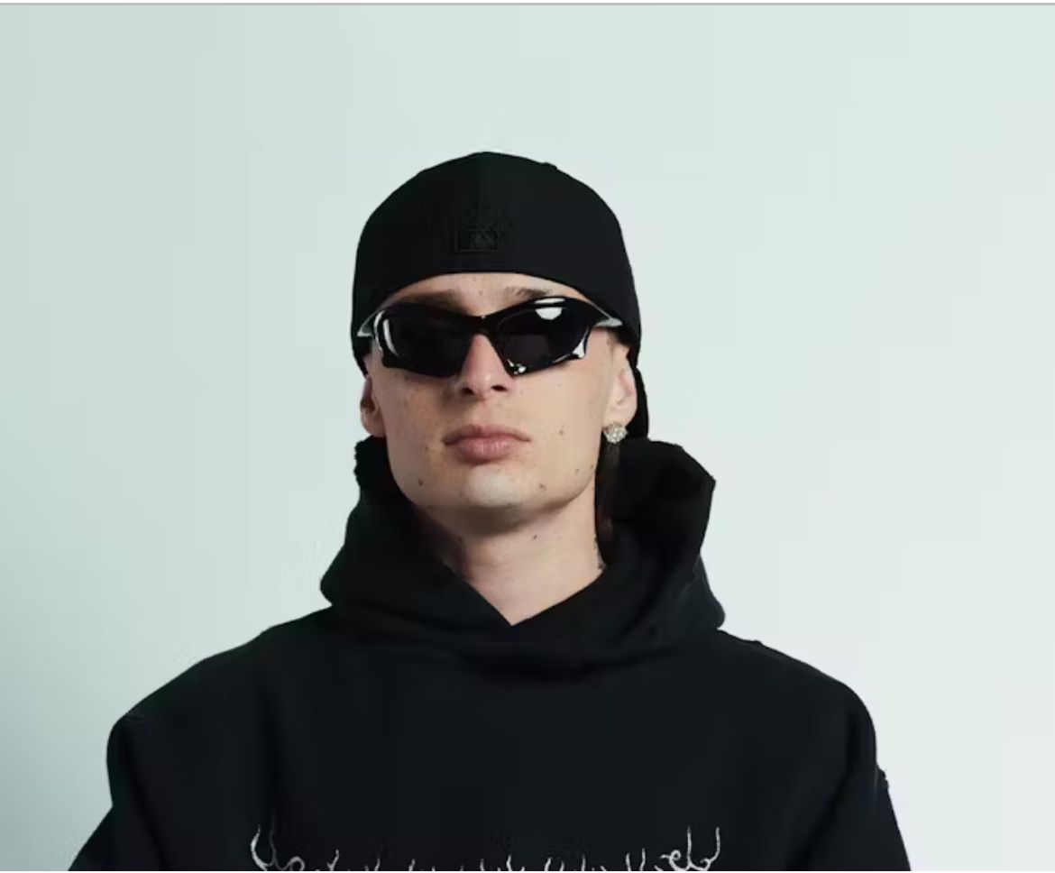 Peso Pluma  2 Tickets