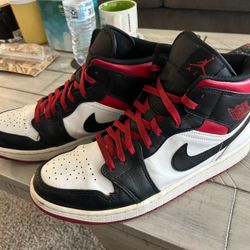 Jordan 1 Mid Gym Red Size 12