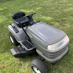 Craftsman LT1000 lawn tractor / Ride on mower. (Delivery Available, please read ad.)