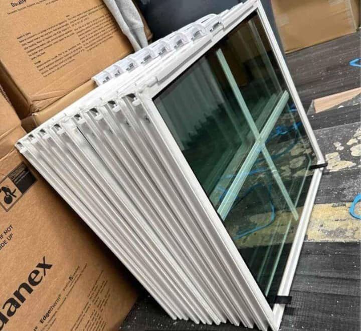 New Impact windows and Doors/Nuevas puertas y Ventanas de impactos