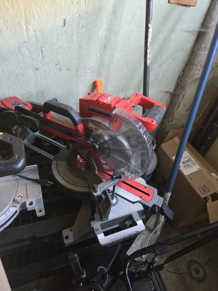 Milwaukee Cordless Mitersaw