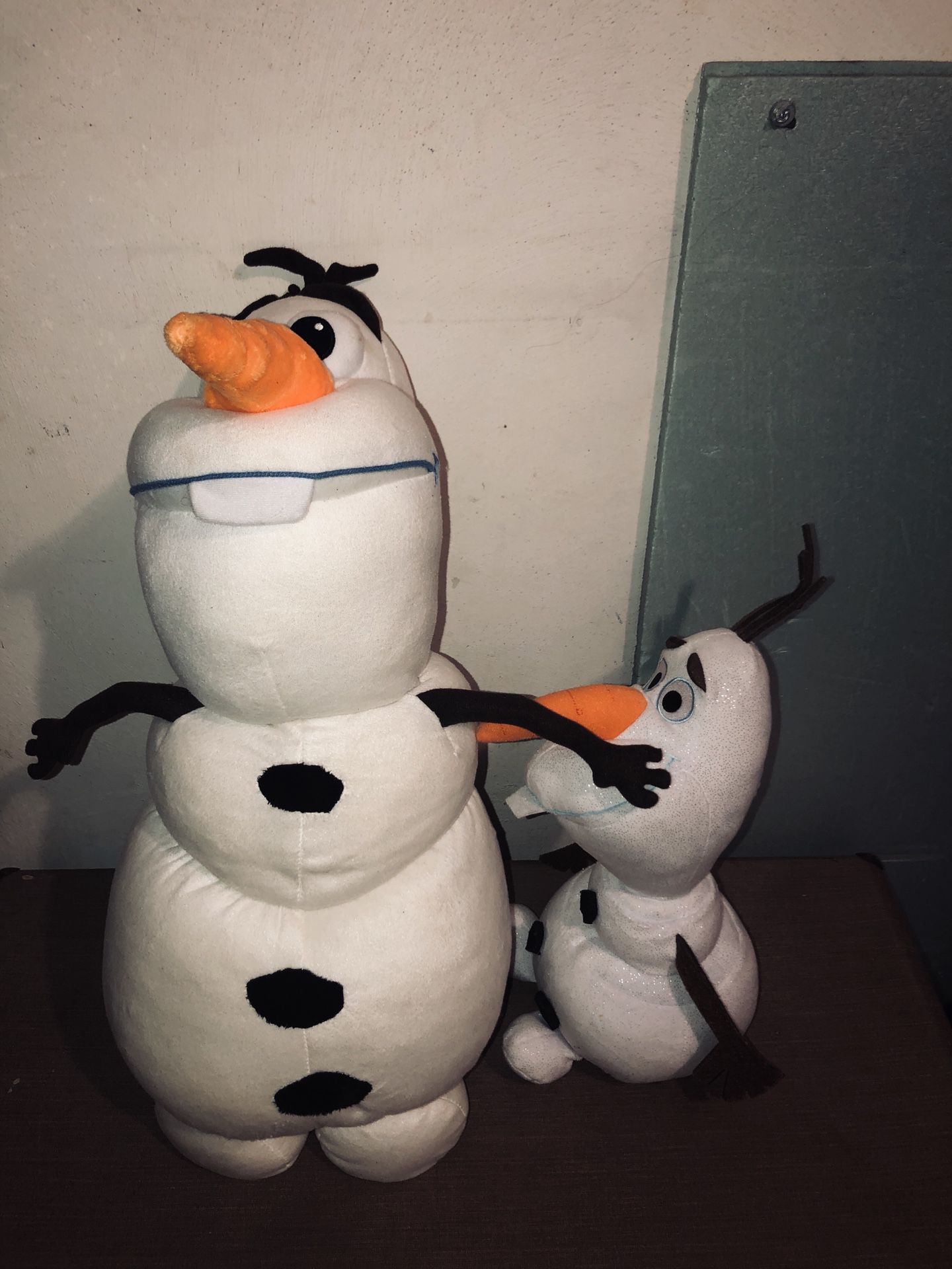 2 stuffed Olaf dolls