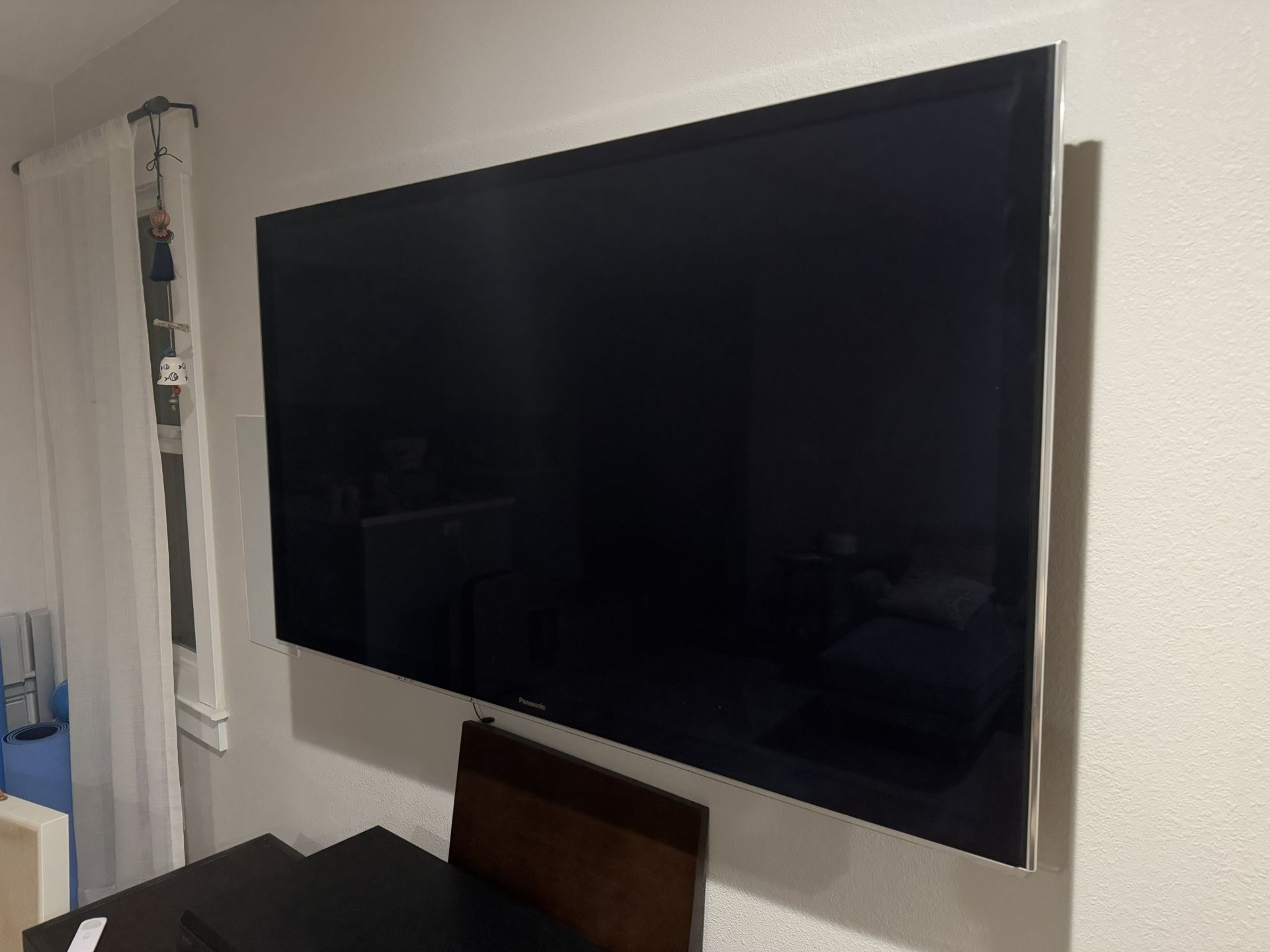 Panasonic Plasma 55” P55VT60 Flagship and new Echo Gear Max Motion TV wall mount