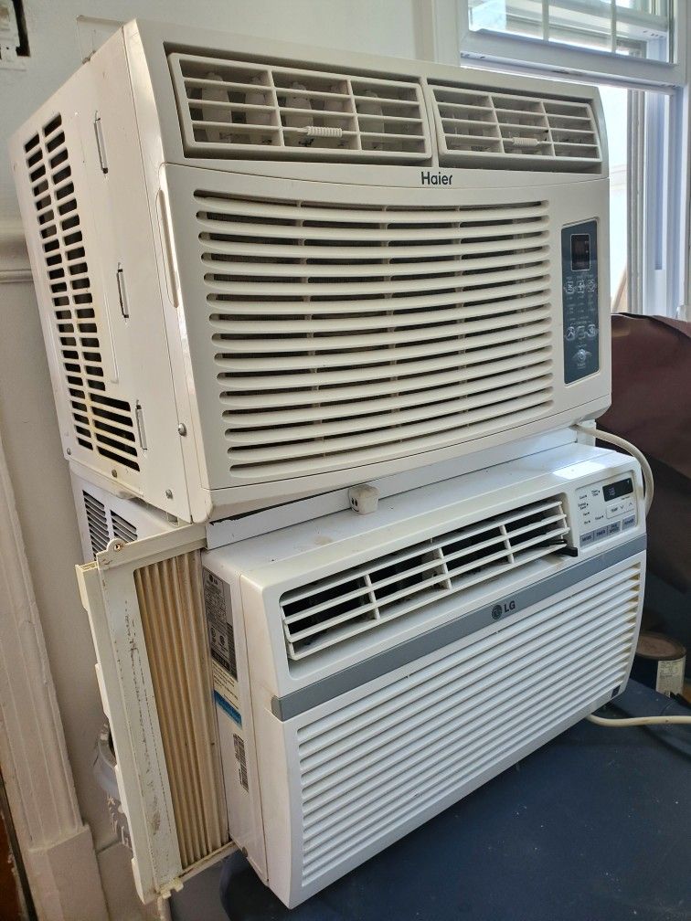 Gas powered Water Heater. in Great Working Condition.