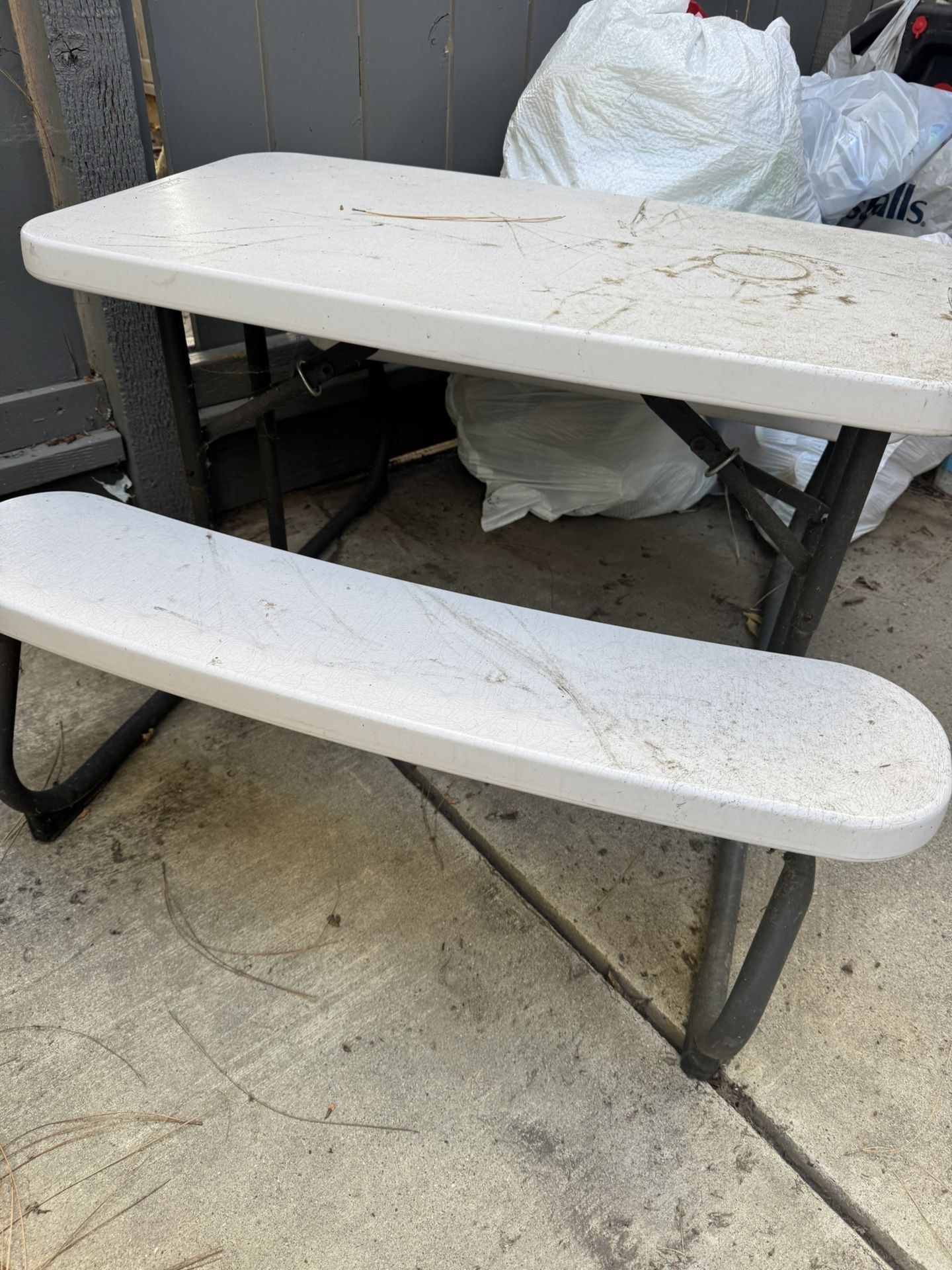Outside kid table, age from one to three years of age
