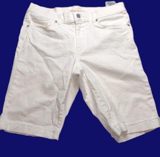 Levi's Bermuda Shorts size 28 color White