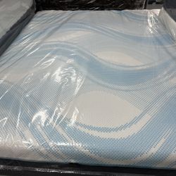 QUEEN SIZE TEMPURPEDIC LUXEBREEZE MEDIUM HYBRID MATTRESS & BOX SPRING BED SET