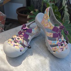 Girl's Keen sandals