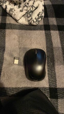 wireless mouse with USB chip connection Logitech wireless mouse with USB chip connection