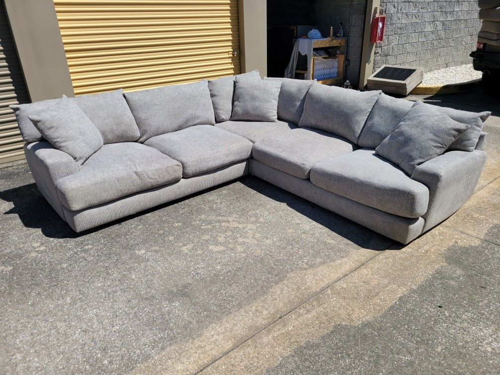 Perfect Condition Grey 3 Peice Sectional 