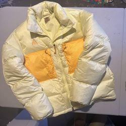 LIKE NEW WORN TWICE MEN NIKE ACG DOWN FILL ZIPPER PUFF JACKET SIZE M
