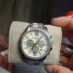Brand New MICHAEL KORS Watch! MINT CONDITION