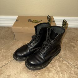 Dr. Martin’s Size 9 W 