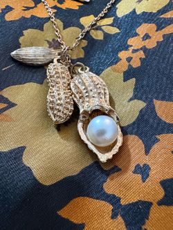 Betsey Johnson peanuts and pearl pendant necklace