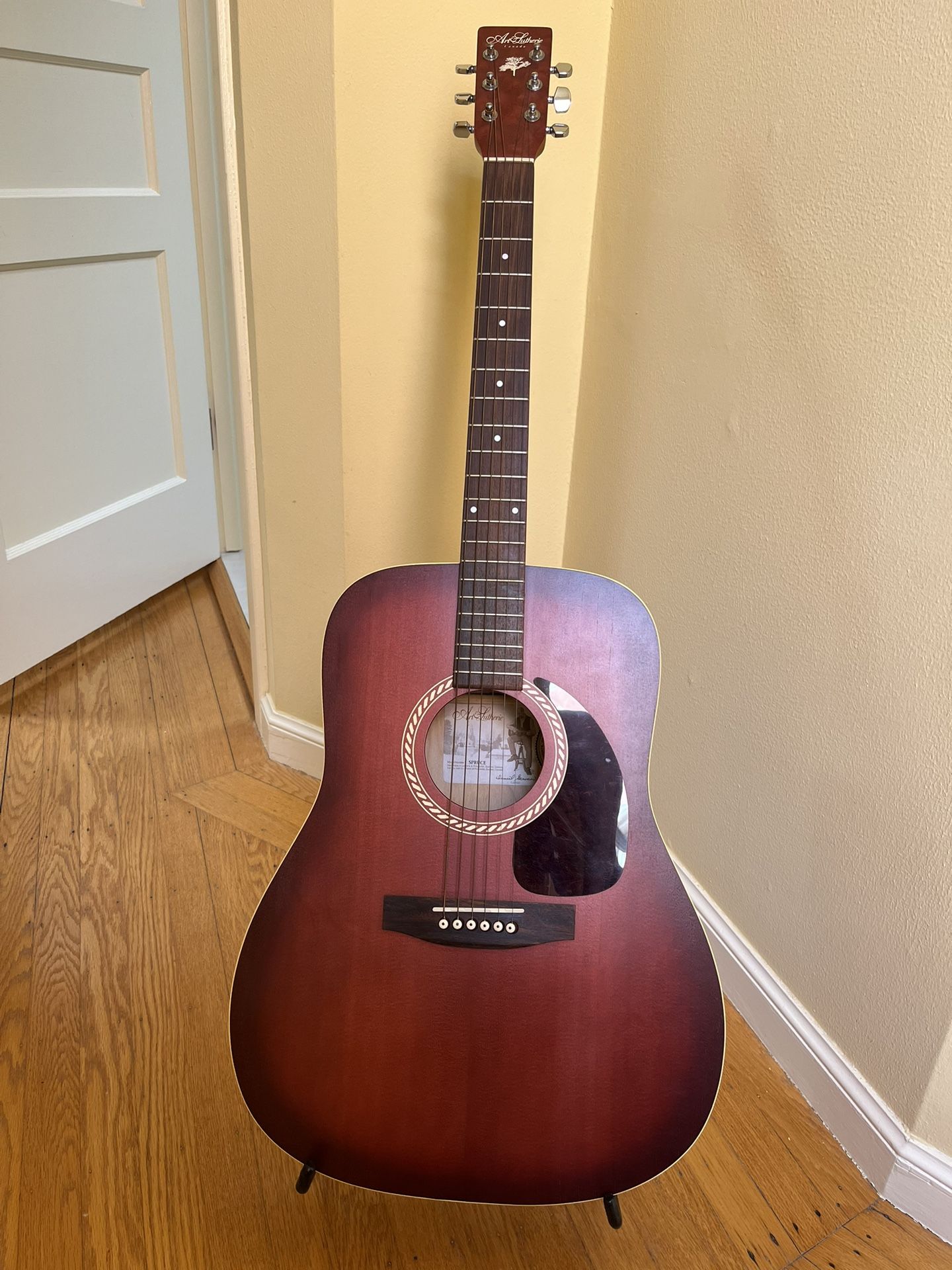 Art & Lutherie - Spruce Acoustic (like New, Includes Case)
