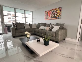 GRAY SECTIONAL GREAT CONDITIONS