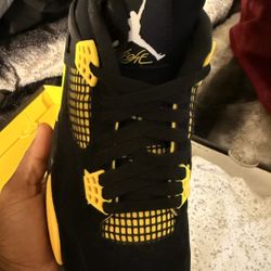 Jordan 4 Thunder 