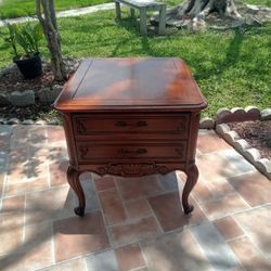 VINTAGE WEIMAN ROCKWOOD COLLECTION END TABLE(1)