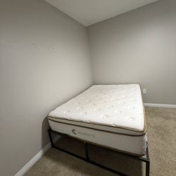 Full Size Bed/Frame 